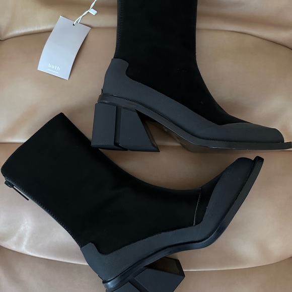 Both Paris boots - Picture 4 of 5